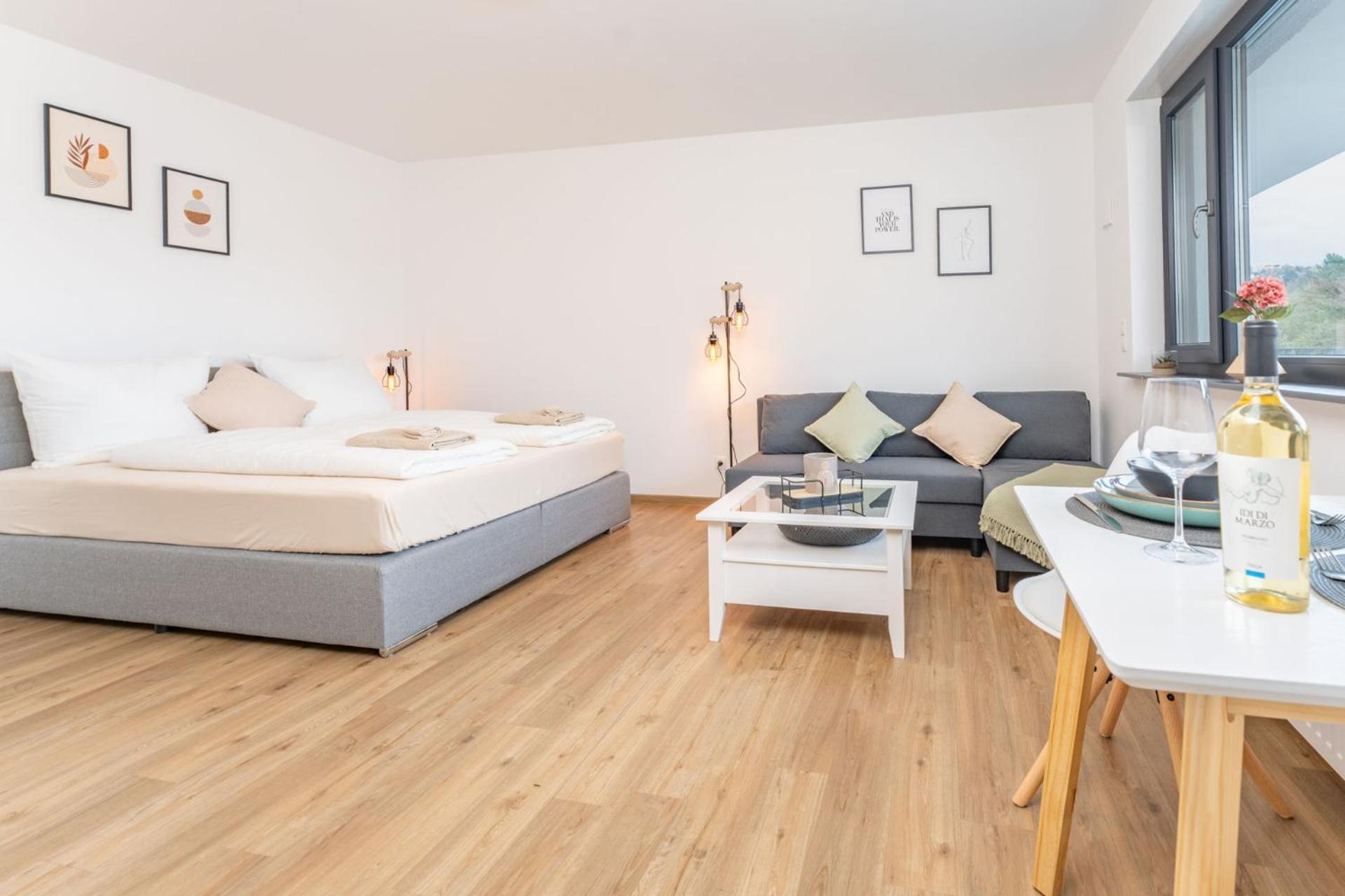 Modernes Apartment Mit Privatem Stellplatz Wenige Minuten Von Der Innenstadt & Mosel โคเบลนซ์ ภายนอก รูปภาพ